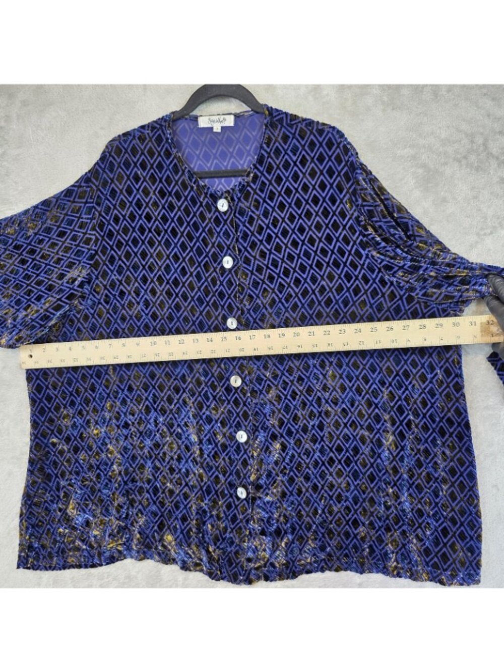 SaysWho? Blouse Womens 3 Blue Velvet Button Front Long Kimono Sleeve Geometric - Picture 6 of 8